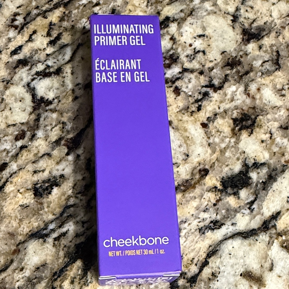 Cheekbone Illuminating Primer Gel
NIB